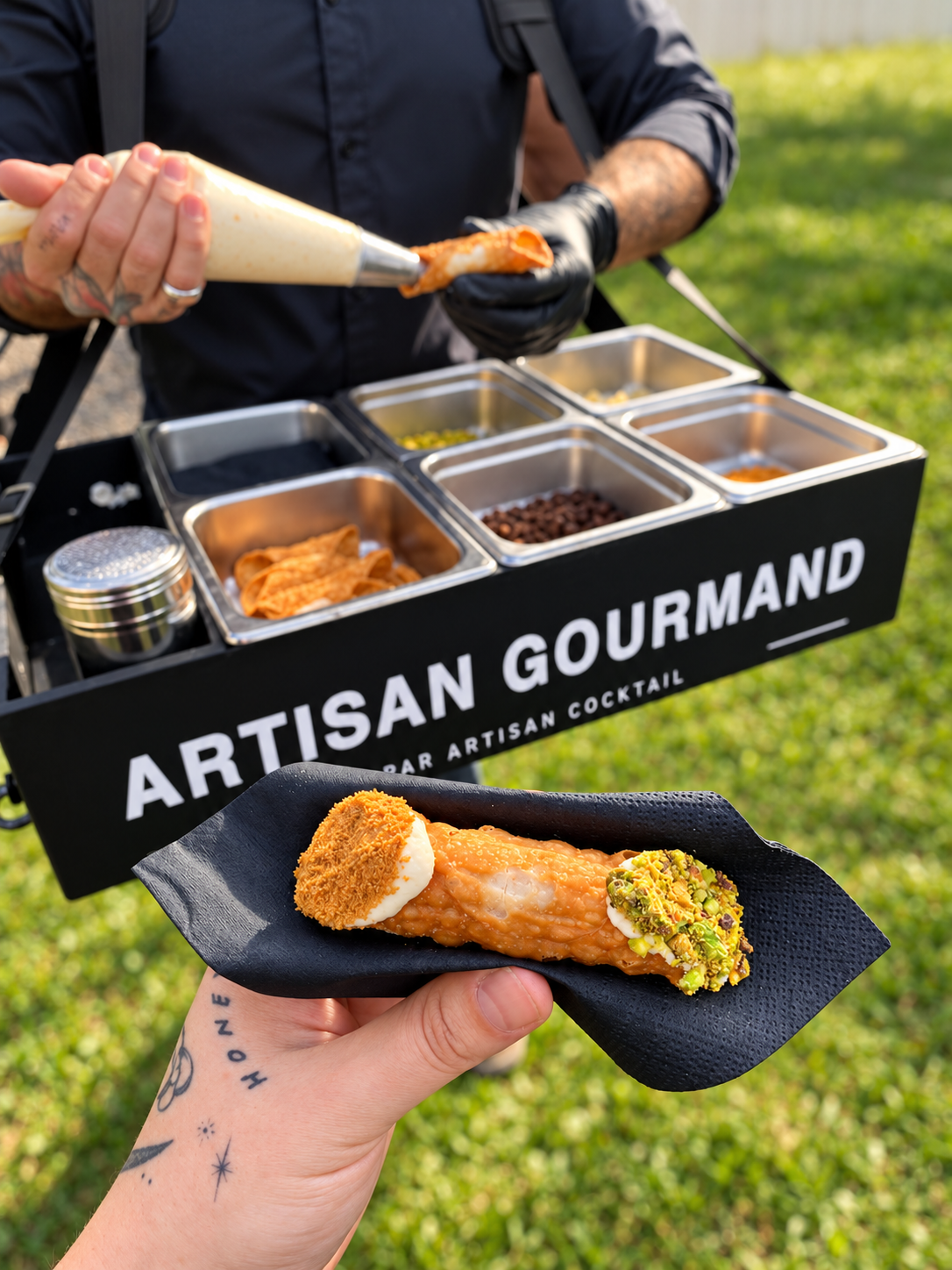 Cannoli garnis à la minute devant les invités